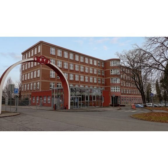 STV INVEST pokračuje v oživování areálu Kovosvit MAS - vjezd