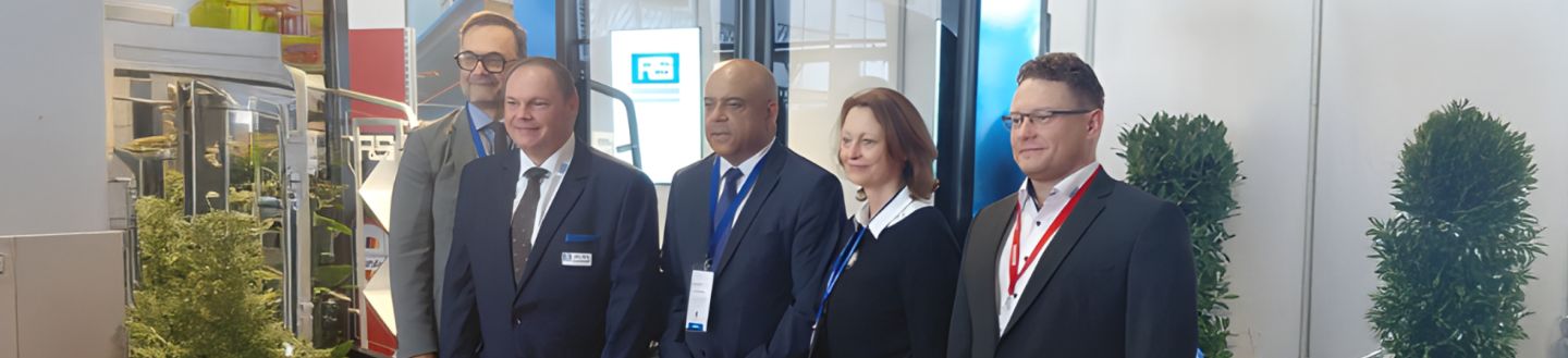 Vedeni POS, zástupce CzechTrade a cesky velvyslanec v Bruselu s manzelkou