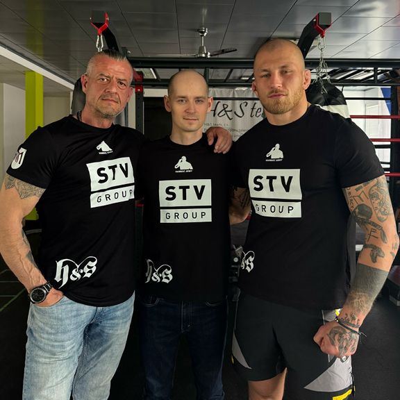 STV GROUP hlavním partnerem MMA bojovníka a vojáka Dominika Humburgera