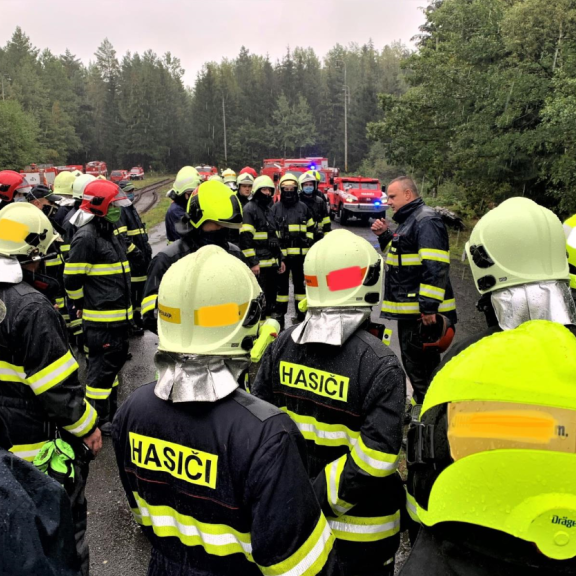 VELKÉ TAKTICKÉ CVIČENÍ V AREÁLU STV GROUP A.S. PROVĚŘILO HASIČE