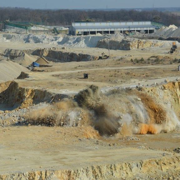 TRHAVINY EMONIT 1 A DAPMON OD STV MINING V POLSKU