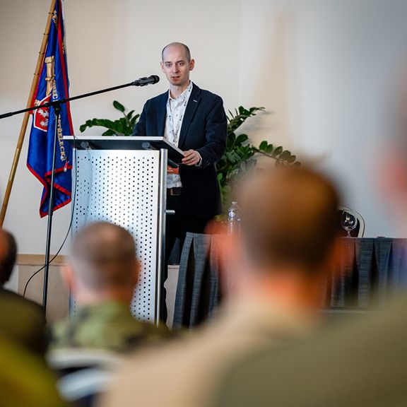 Konference Fires & Effects 2024: STV GROUP zdůraznila význam bezpečnosti dodávek munice